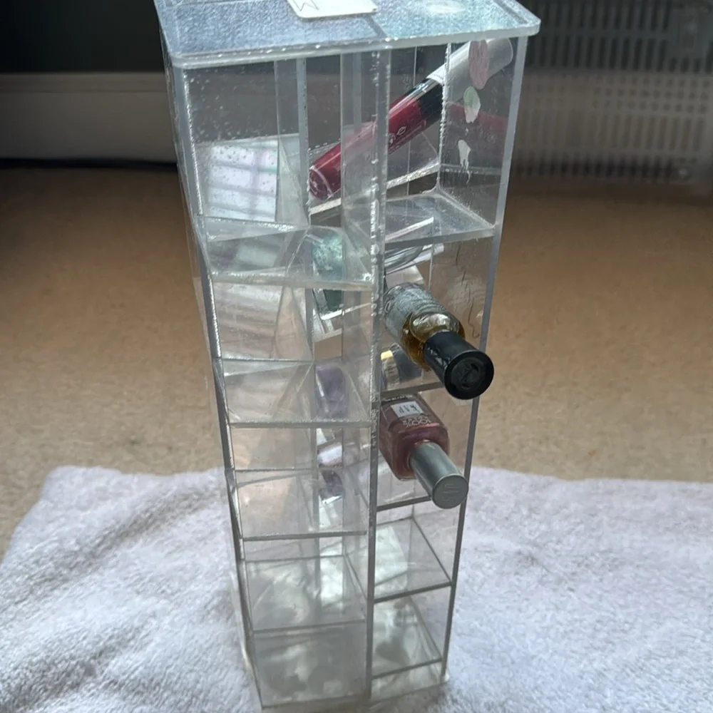 Nails polish 20 space organization